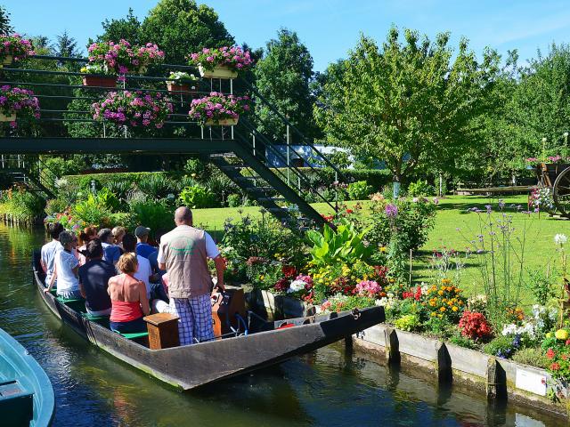 Amiens _ Visite des Hortillonnages en barque © CRTC Hauts-de-France - Franck Deleautre