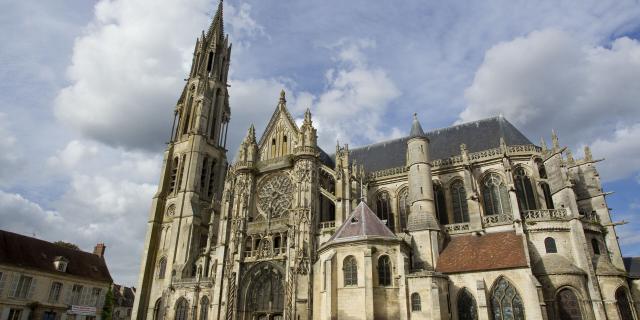 Senlis _ Cathédrale Notre-Dame _ Parvis de la Cathédrale © CRTC Hauts-de-France - AS Flament