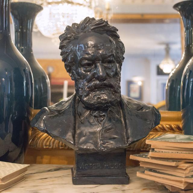 Ault Villa Aultia Statue Victor Hugo ©CRTC Hauts de France Nicolas Bryant