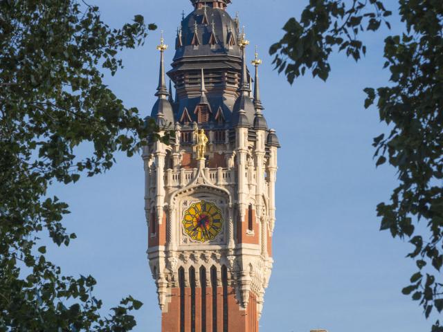 Calais _ Le Beffroi de l'Hôtel de Ville classé au patrimoine mondial de l'Unesco © Frederik Astier