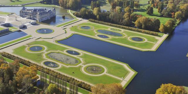 Chantilly _ Château et jardins vus du ciel ©CRTC Hauts-de-France - Jean-Louis Aubert