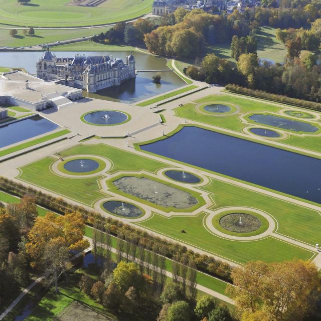 Chantilly _ Château et jardins vus du ciel ©CRTC Hauts-de-France - Jean-Louis Aubert