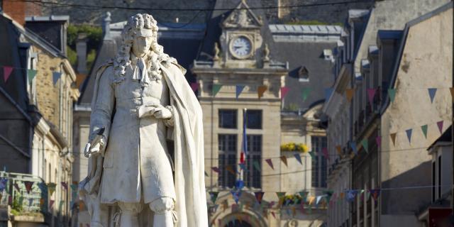 Château-Thierry _ Maison Jean de la Fontaine _ Statue Jean de la Fontaine © CRTC Hauts-de-France - AS Flament