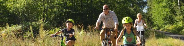 Saint-Jean-aux-Bois _ Balade à vélo en famille en forêt de Compiègne © CRTC Hauts-de-France - Hervé Hughes