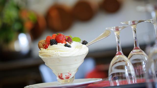 Chantilly, coupe de chantilly et fruits des bois ©CRTC Hauts-de-France - Vincent Colin