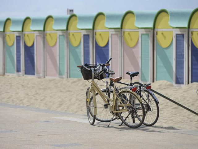 Dunkerque_Vélos Devant Des Cabines De Plage ©Hauts De France Tourisme Nicolas Bryant