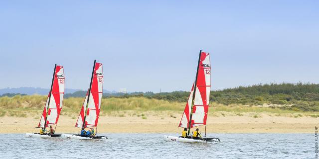 Etaples Catamarans Dans L Estuaire De La Canche Hauts De France Tourisme Anne Sophie Flament