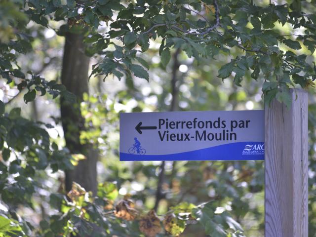Forêt de Compiègne panneau de piste cyclable © Hauts de France Tourisme Nicolas Bryant