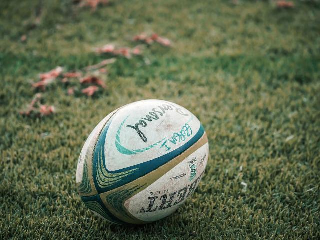 Hauts-de-France-_-ballon-de-rugby_©_pexels_nayla_charo