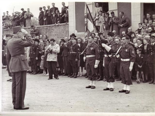 Salut Au Drapeau Devant Cafe 1949