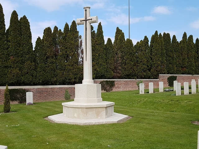 Le Quesnoy communal Cemetery extension