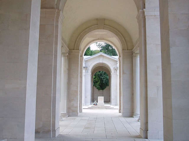 Faubourg d'Amiens Cemetery and Arras Memorial