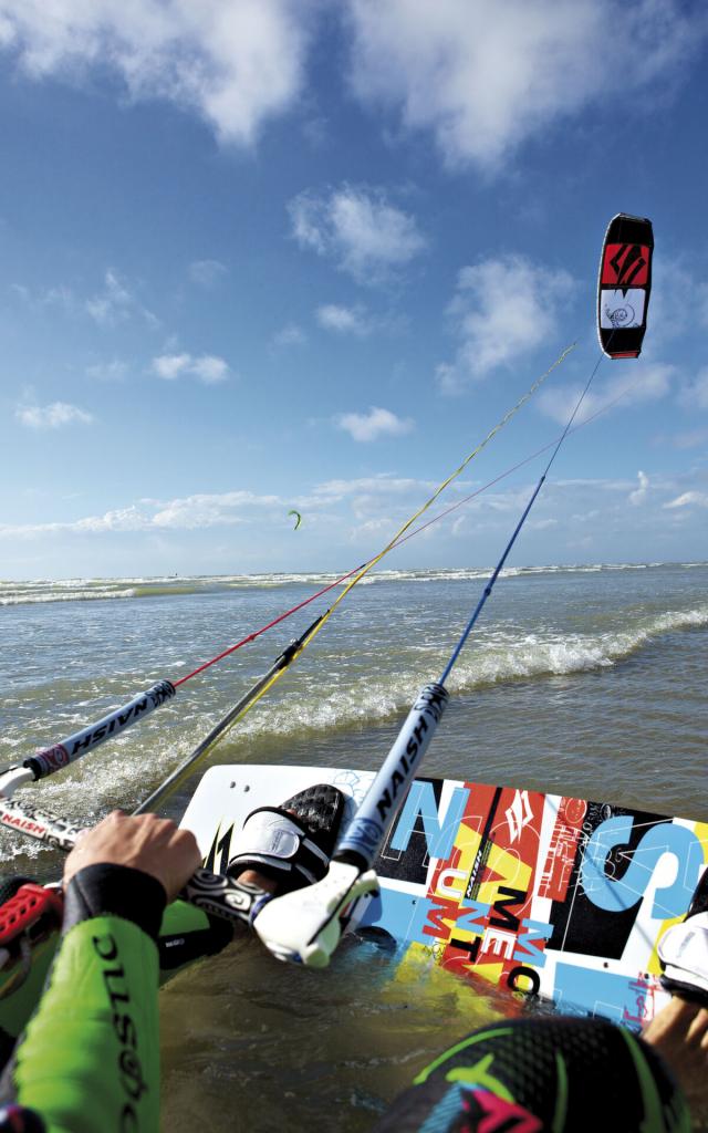 Dunkerque_Kitesurf sur la Côte D'Opale ©CRTC Hauts-de-France - Eric Desaunois