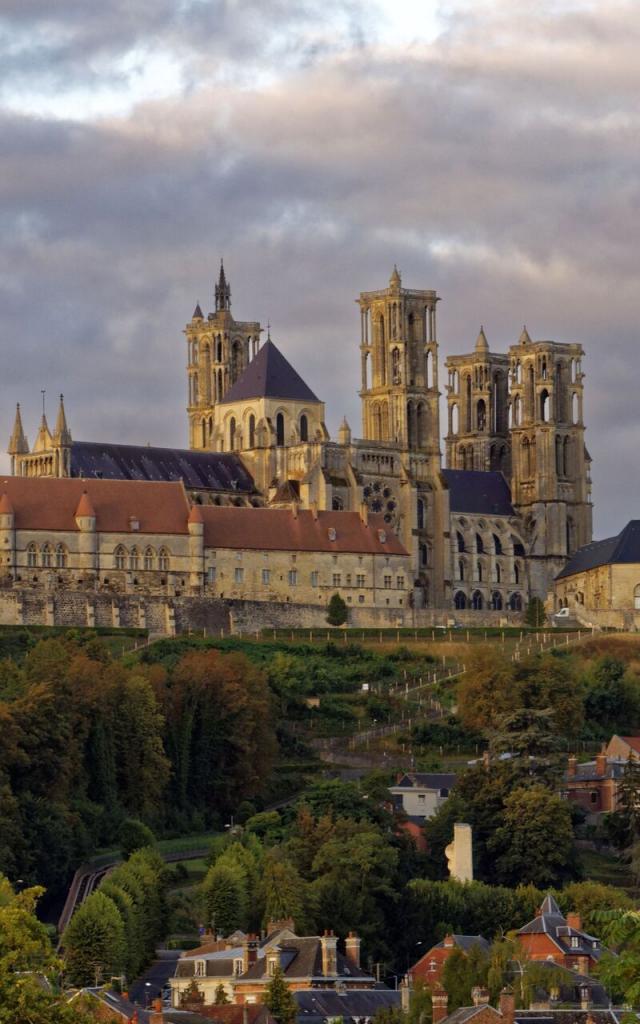 Laon_ Cathédrale Notre-Dame de style gothique © Hemis.fr - René Mattes