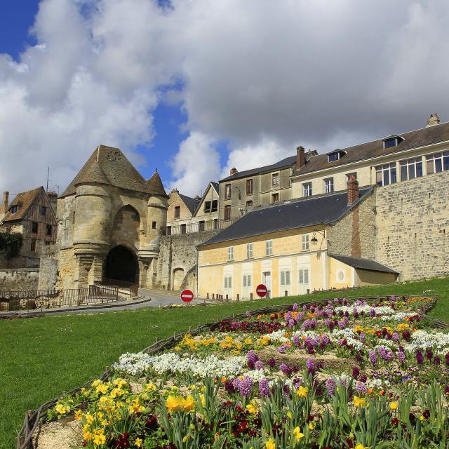 Laon _ vue sur les remparts et porte d'Arlon© CRT Hauts-de-France - AS Flament