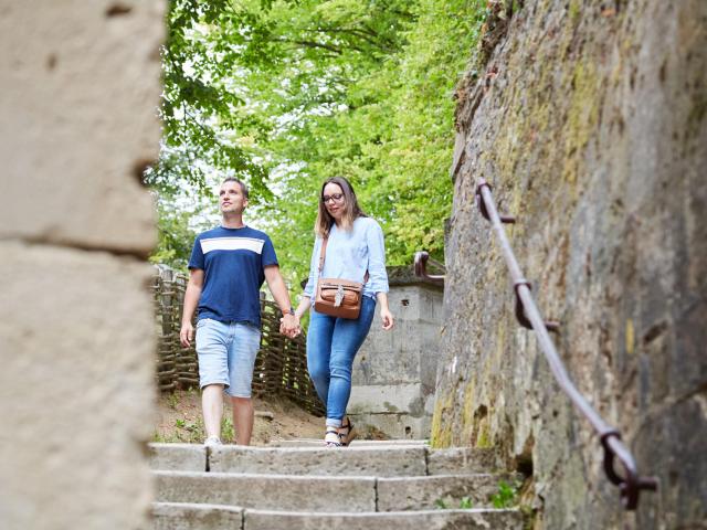 Pierrefonds promenade dans les ruelles autour du château © Résonances film - Guillaume Chacun