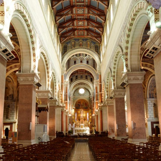 Nef De La Basilique D'albert © Studio Vast Ot Pays Du Coquelicot