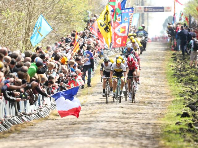 Paris-Roubaix sur la trouée d'Arenberg @ OT Porte du Hainaut - Fabien Boukla