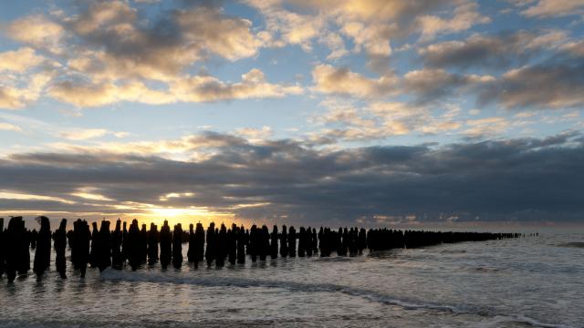 Quend-Plage_Crépuscule_sur_les_moules_de_bouchots©CRTC-Hauts-de-France-Stéphane_Bouilland