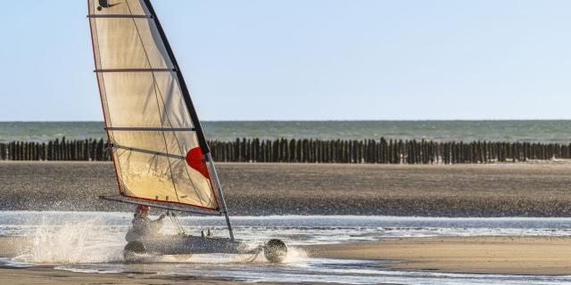 Quend-Plage_Chars-à-voile sur la plage de Quend © CRTC Hauts-de-France - Stéphane BOUILLAND