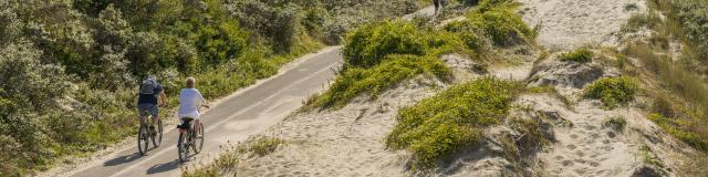 Baie de Somme, promenande sur la route blanche entre Cayeux et le Hourdel ©CRTC Hauts-de-France - Stéphane BOUILLAND