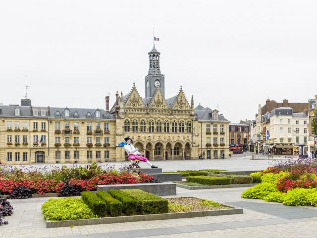 Saint-Quentin_Place de l'Hôtel de Ville©CRTC Hauts-de-France - Sylvain CAMBON